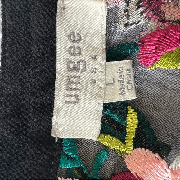 2/$30 Umgee Black and Pink Blouse with Boxy Style and 3/4 Sleeves - Picture 11 of 15